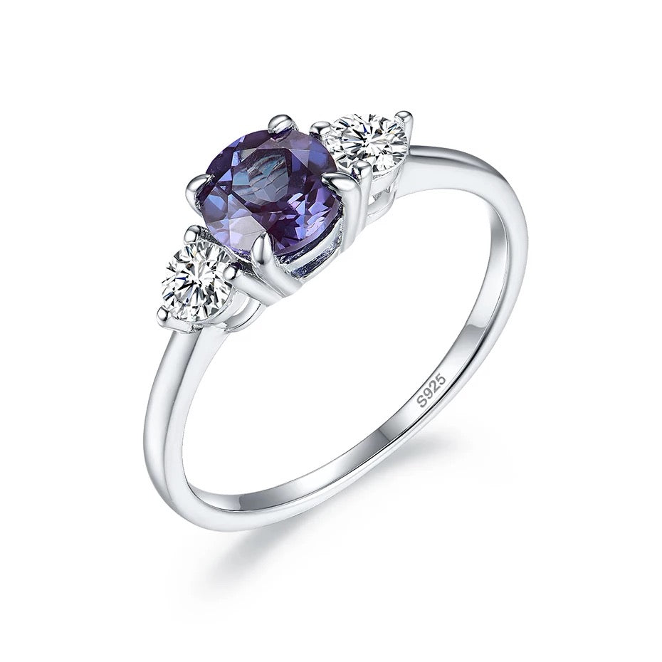 ALEXANDRITE RING WITH SIDE DIAMONDS 925 Silver