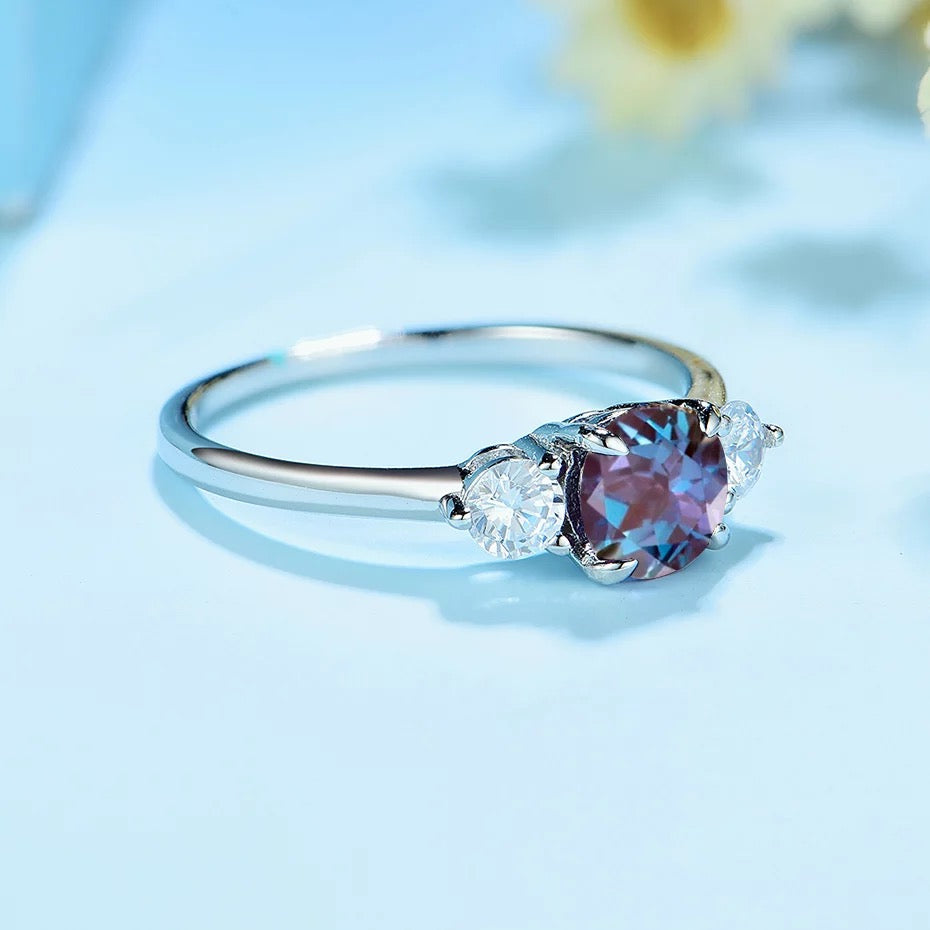 ALEXANDRITE RING WITH SIDE DIAMONDS 925 Silver